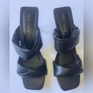 Chase + Chloe twisted puffy band shoes